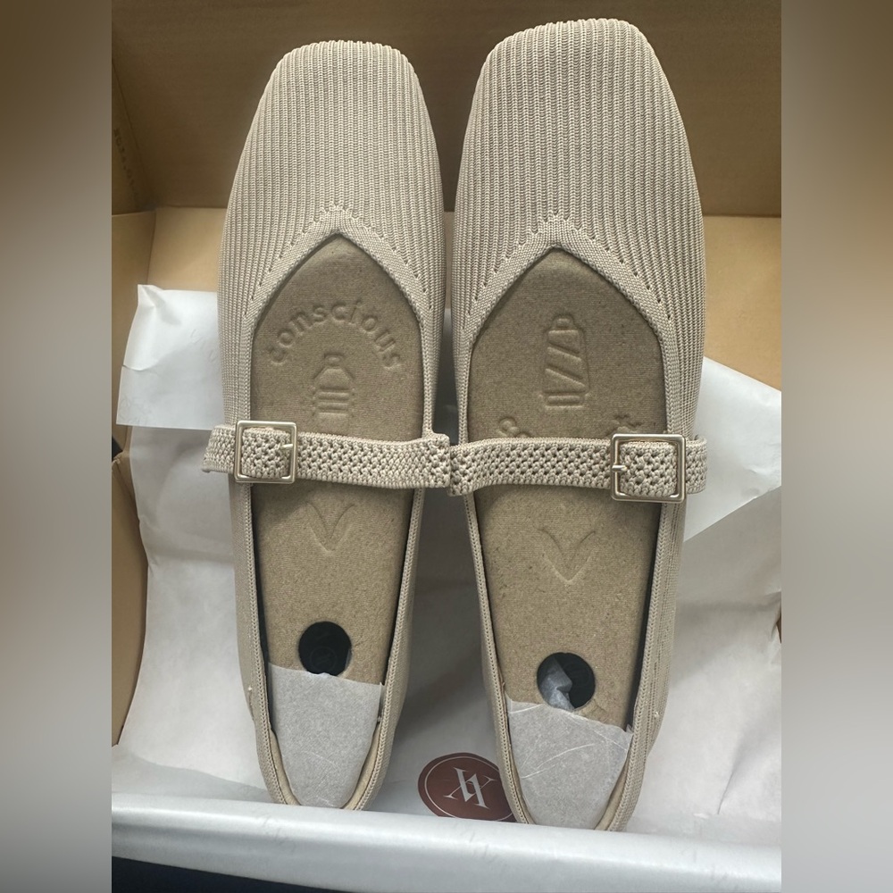 Beige vivaia flats 8.5